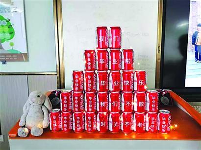 KITH x Coca-Cola x nverse 三方联名我给满分！仅限量 1